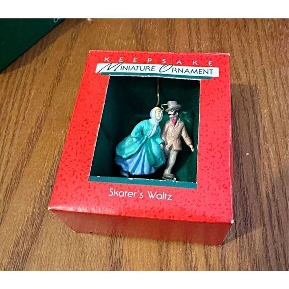 Vintage Hallmark 1988 Keepsake Miniature Christmas Ornament Skater's Waltz - Picture 1 of 4